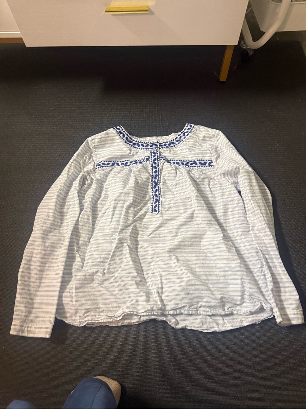 Vineyard Vines White Striped Peasant Blouse with Blue Embroidery